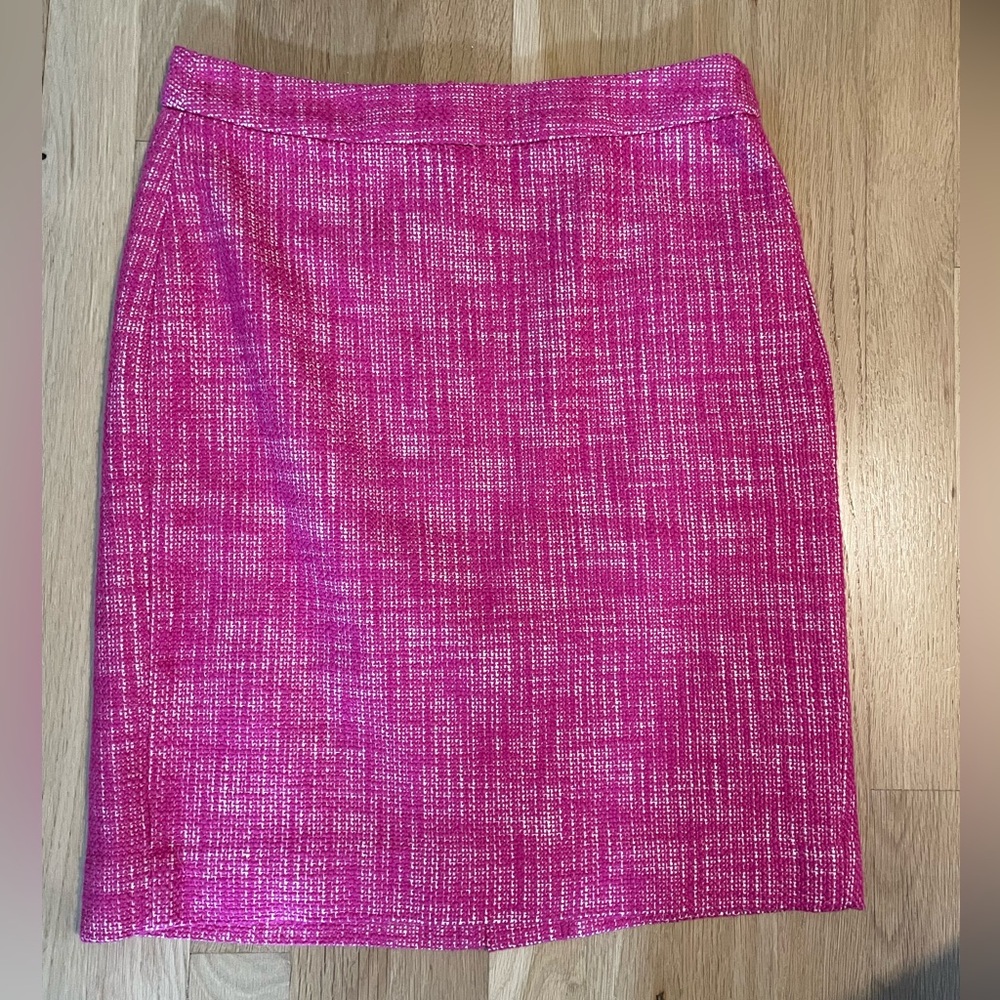 Brand new no tags Women’s Banana Republic pink & white skirt size 2 white lining